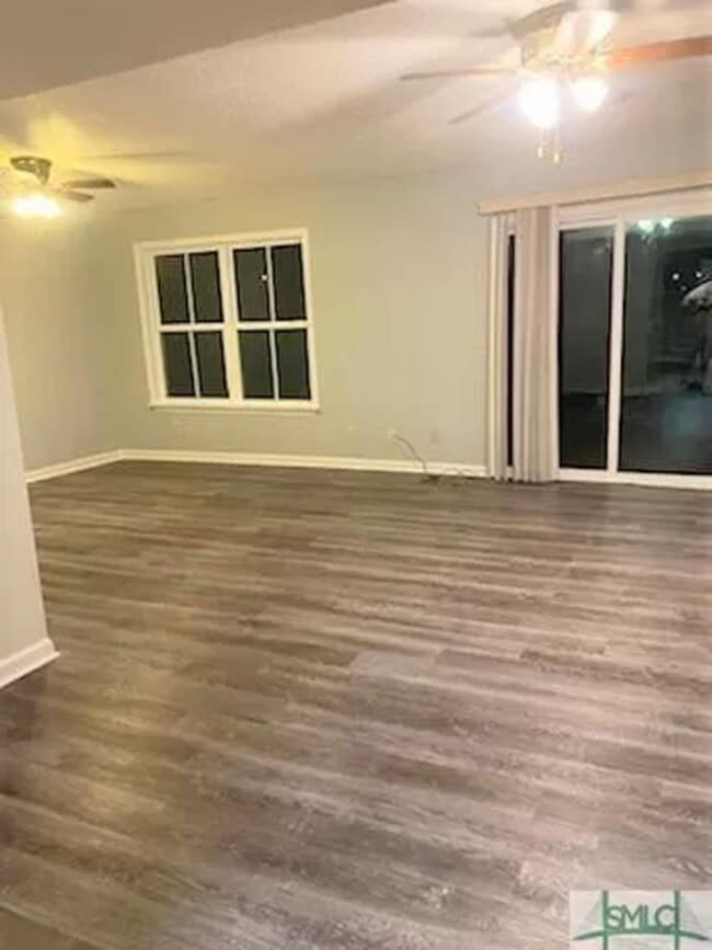 912 Pineland Ave in Hinesville, GA - Foto de edificio - Building Photo