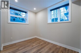 100 Charlton Ave W in Hamilton, ON - Building Photo - Building Photo