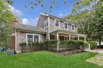 20 Howard St in East Hampton, NY - Building Photo - Building Photo