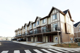 926 Sherwood Blvd NW in Calgary, AB - Building Photo - Building Photo