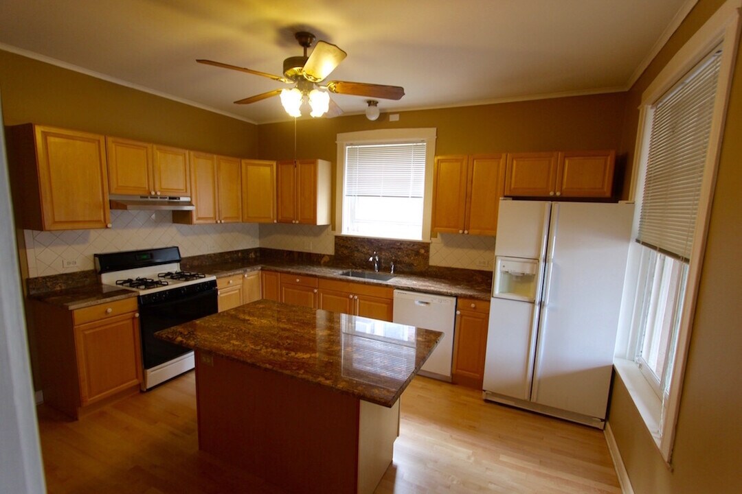 1109 S Oak Park Ave, Unit 2 in Oak Park, IL - Building Photo