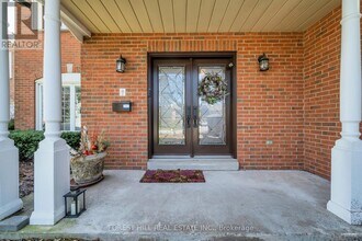 2434 Deer Run Ave in Oakville, ON - Building Photo - Building Photo