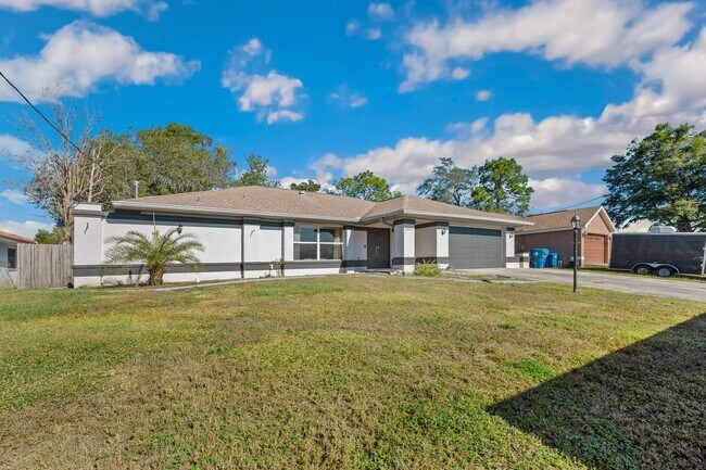 13517 Coronado Dr in Spring Hill, FL - Building Photo - Building Photo