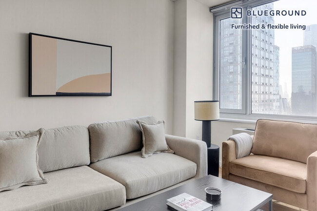 635 W 42nd St in New York, NY - Building Photo - Building Photo