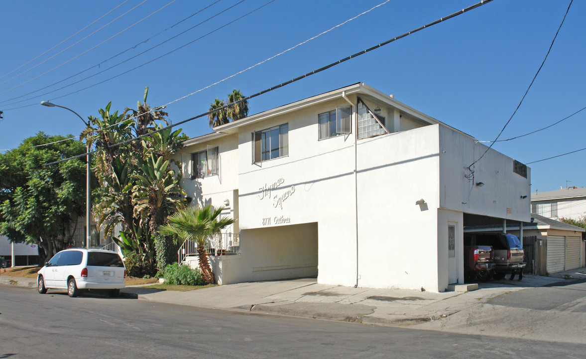 8771 S Guthrie Ave in Los Angeles, CA - Building Photo