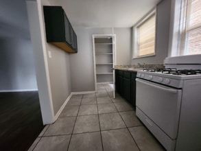 8137 S Evans Ave in Chicago, IL - Foto de edificio - Building Photo