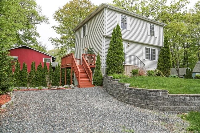 303 Reservoir Ave in Lincoln, RI - Building Photo - Building Photo