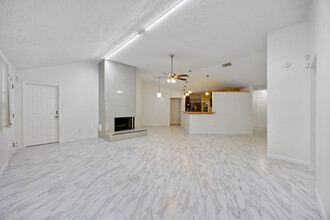 15719 Amapola Dr in Houston, TX - Building Photo - Building Photo
