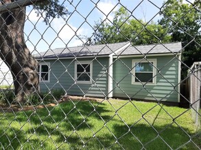 7607 Moss Rose St in Houston, TX - Building Photo - Building Photo