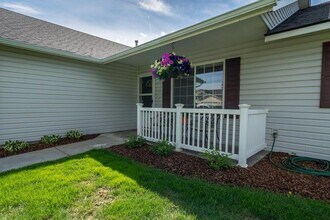 4798 W Lemonwood Ln in Post Falls, ID - Foto de edificio - Building Photo