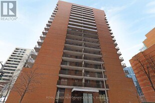 475 Laurier Ave W in Ottawa, ON - Building Photo