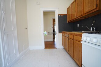 1687 Commonwealth Ave in Boston, MA - Building Photo - Building Photo