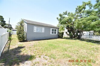 872 51st Ave N in St. Petersburg, FL - Building Photo - Building Photo