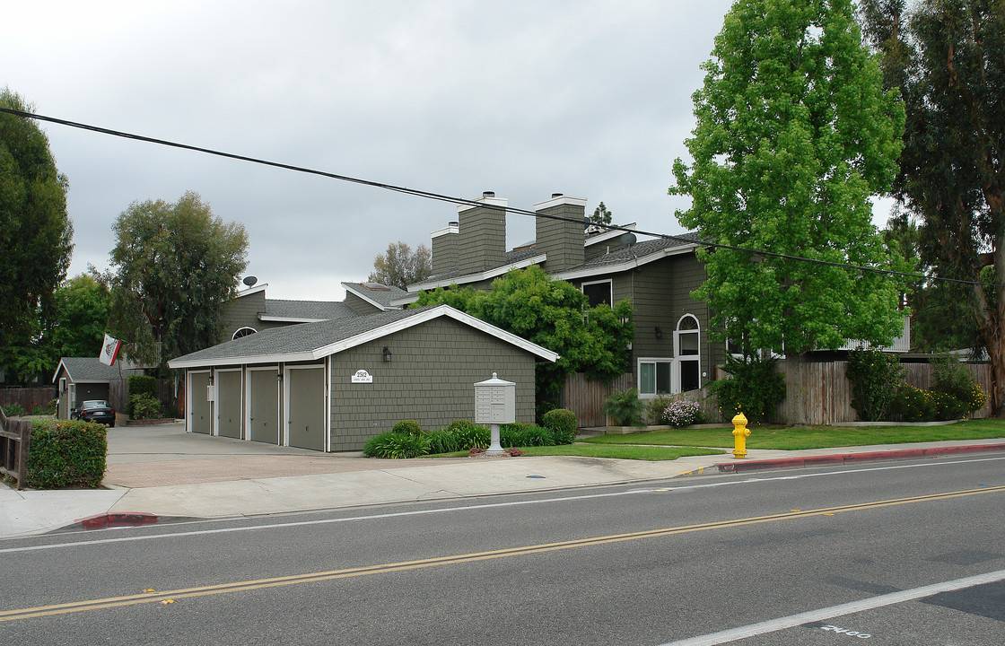 2512 Santa Ana Ave in Costa Mesa, CA - Building Photo