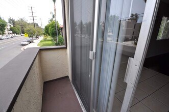 7101 Haskell Ave in Los Angeles, CA - Building Photo - Building Photo