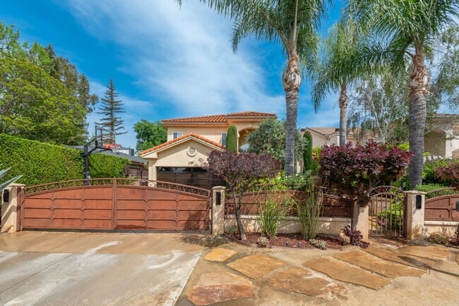 property at 4724 Noble Ave