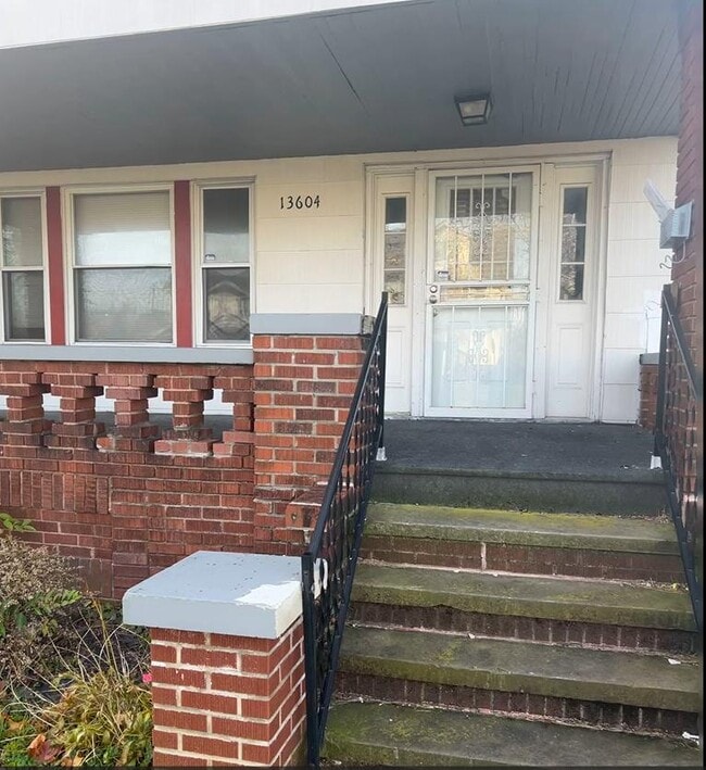 13604 Maplerow Ave in Garfield Heights, OH - Building Photo - Building Photo