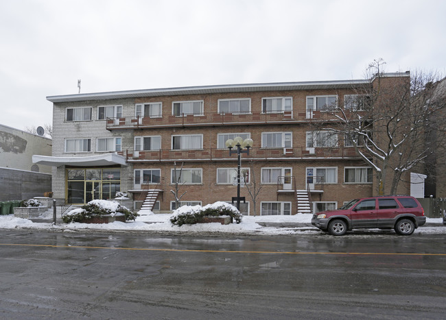 4033 Masson in Montréal, QC - Building Photo - Building Photo