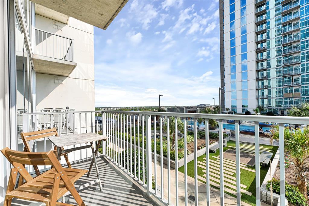 5925 Almeda Rd in Houston, TX - Building Photo