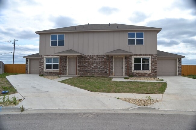 property at 1915 Castroville Trl