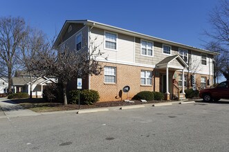 Gregory Oaks Apartments in Raleigh, NC - Building Photo - Building Photo