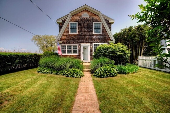 property at 9 Pasadena Ave