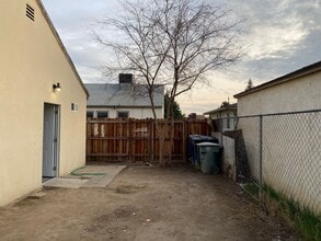 2706 Truxtun Ave in Bakersfield, CA - Building Photo - Building Photo