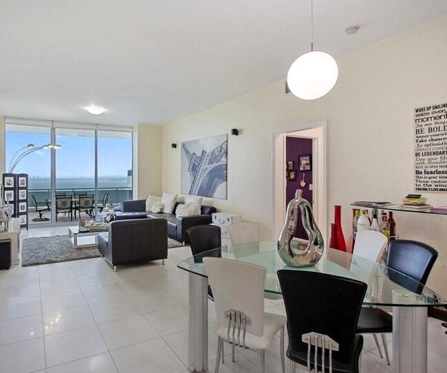 7901 Hispanola Ave, Unit 607 in North Bay Village, FL - Foto de edificio - Building Photo