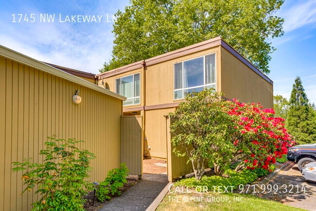 1745 NW Lakeway Ln in Beaverton, OR - Building Photo - Building Photo