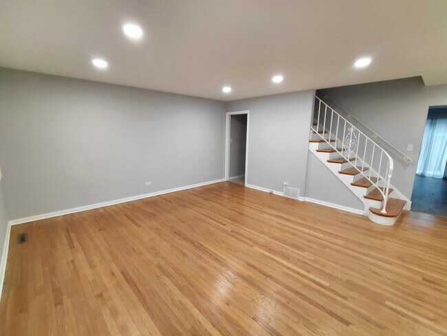 2021 Walters Ave in Northbrook, IL - Building Photo - Building Photo