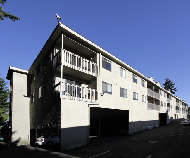 Shoreline Apartments in Seattle, WA - Building Photo - Building Photo