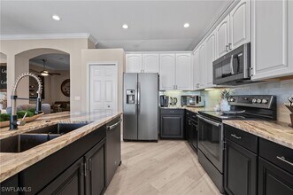 14321 Manchester Dr in Naples, FL - Building Photo - Building Photo