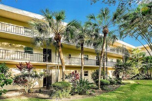 11485 Oakhurst Rd in Largo, FL - Building Photo