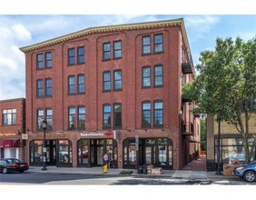 24-28 High St in Medford, MA - Foto de edificio - Building Photo