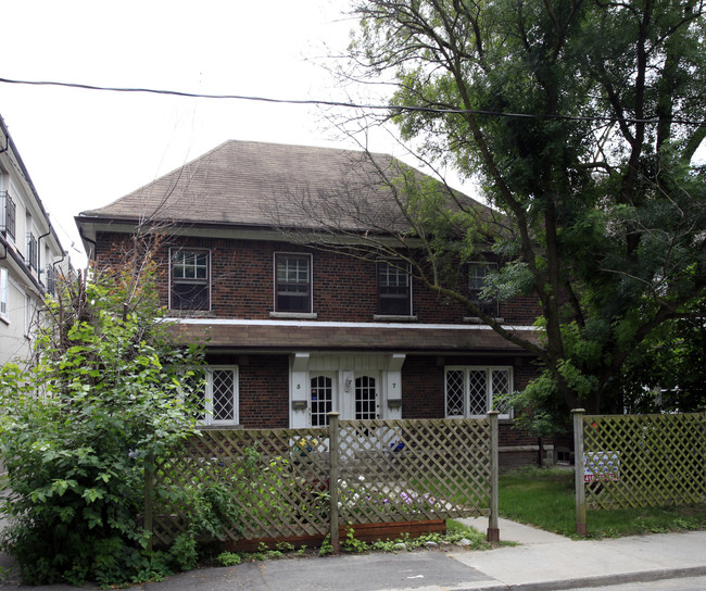 5-7 Castle View Ave in Toronto, ON - Building Photo - Primary Photo