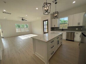 6412 Highland Pine Ln in Houston, TX - Building Photo - Building Photo