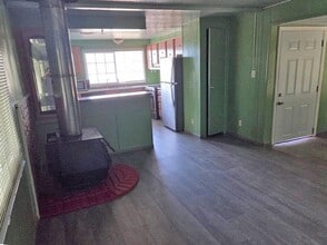 9857 Avenal St in Oak Hills, CA - Building Photo - Building Photo