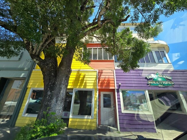 property at 827 Redwood Dr