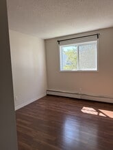400 Calahoo Rd in Spruce Grove, AB - Building Photo - Building Photo