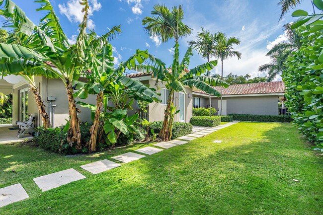 157 Worth Ct N in West Palm Beach, FL - Building Photo - Building Photo