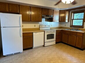 90 Godfrey Rd in Groton, CT - Building Photo - Building Photo