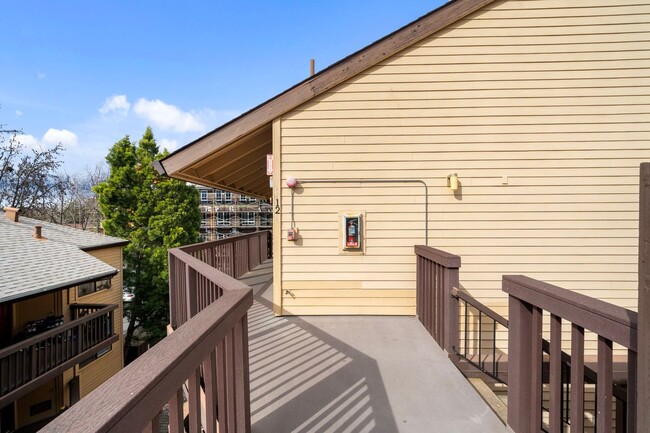 99 Cleaveland Rd in Pleasant Hill, CA - Building Photo - Building Photo