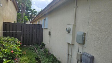 5084 NW 112th Ct in Doral, FL - Building Photo - Building Photo