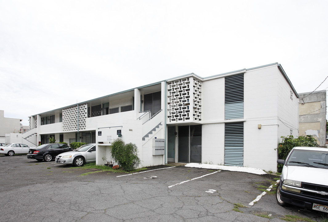 1955 Young St in Honolulu, HI - Foto de edificio