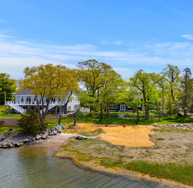 Luxury Waterfront Townhouse in Gloucester, MA - Building Photo - Building Photo