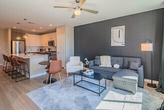 777 E Stella Ln in Phoenix, AZ - Building Photo - Building Photo