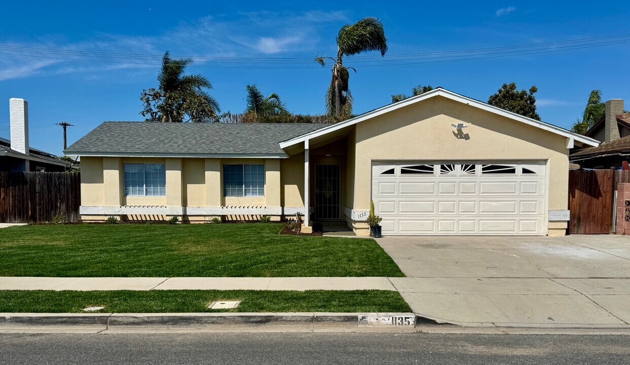 1135 Echo St in Oxnard, CA - Foto de edificio