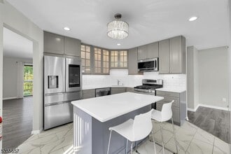 8 Delbarton Ct in Hackettstown, NJ - Building Photo - Building Photo