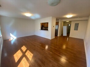 391 Pleasant St, Unit 307 in Melrose, MA - Building Photo - Building Photo