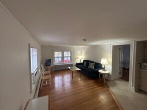 1525 Boston Post Rd, Unit Caretaker's cottage in Westbrook, CT - Foto de edificio - Building Photo